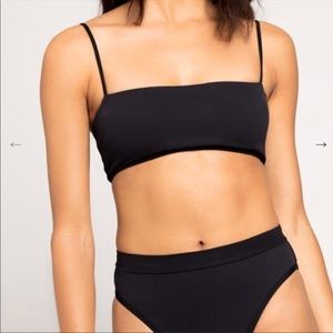 L*space top size small in black ribbed material